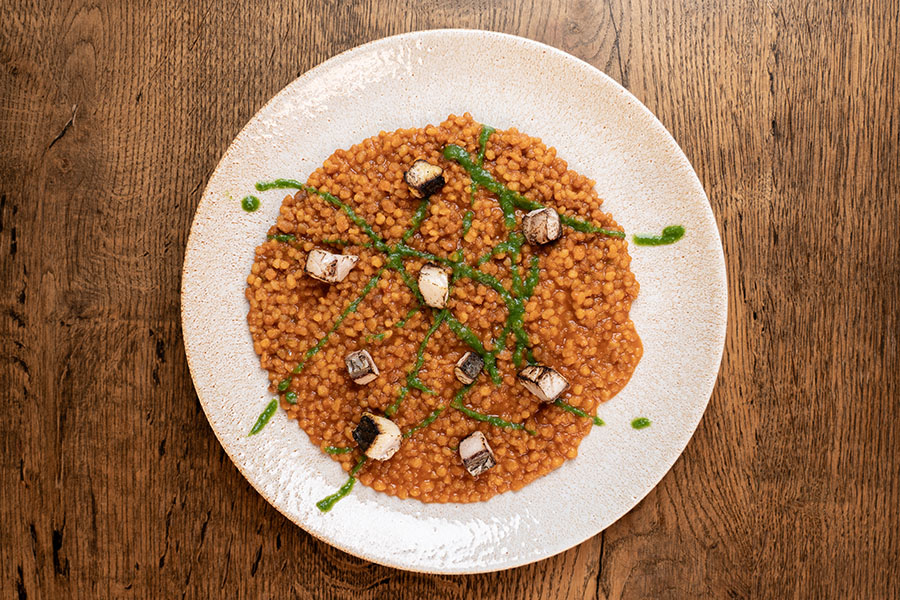 Fregula sarda risottata con ingredienti giapponesi