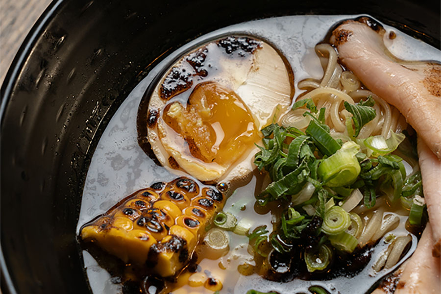 Ciotola di Ramen caldo artigianale a Cagliari