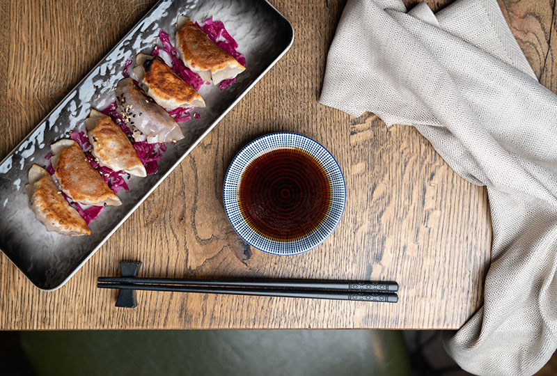 Gyoza di maiale alla piastra fatti a mano