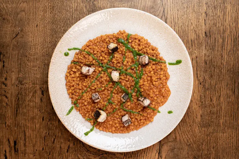 Fregula sarda risottata con ingredienti giapponesi